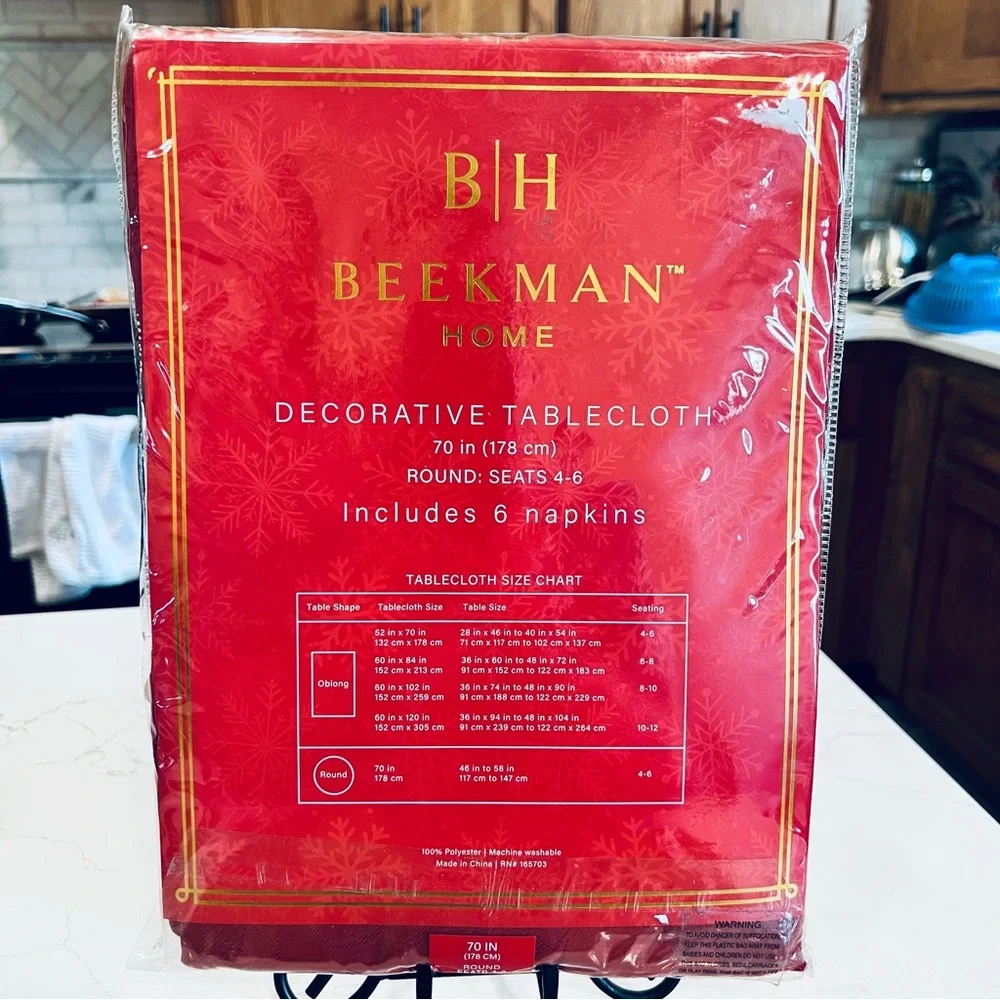 Brand New Beekman Red Holiday Tablecloth Snowflakes w 6 Napkins 70” Round